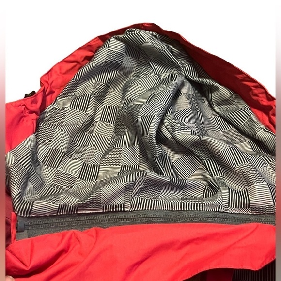 Outdoor Diamond Candy gore-tex pink and purple medium weight jacket with hood - Picture 6 of 12